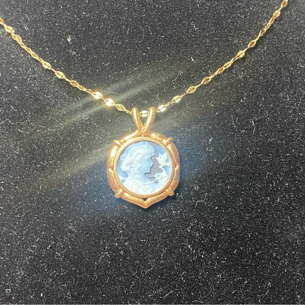 Rare Antique 18K YG Onyx And Carved Agate Cameo Pendant - Picture 9 of 9